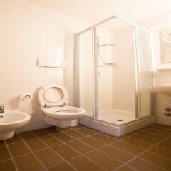 Отель New Generation Hostel Urban Città Studi Италия, Милан - 1 отзыв об отеле, цены и фото номеров - забронировать отель New Generation Hostel Urban Città Studi онлайн ванная
