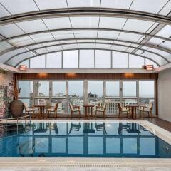 Zagreb Hotel бассейн