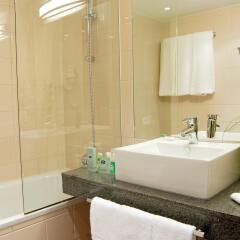Отель Courtyard by Marriott Toulouse Airport Франция, Тулуза - отзывы, цены и фото номеров - забронировать отель Courtyard by Marriott Toulouse Airport онлайн ванная фото 2