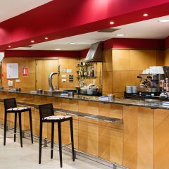 Отель NH Ciudad Real Испания, Сьюдад-Реаль - отзывы, цены и фото номеров - забронировать отель NH Ciudad Real онлайн гостиничный бар