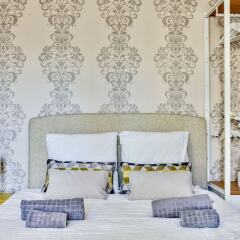Отель Lovely Nest at the Bottom Eiffel Tower