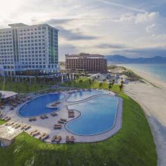 Отель Golden Peak Resort & Spa Камрань бассейн фото 2