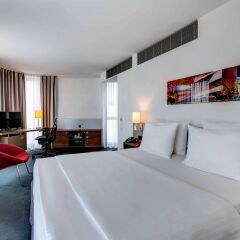 Отель Hilton Garden Inn Stuttgart Neckar Park комната для гостей