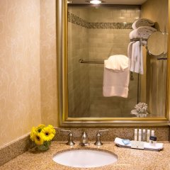 DoubleTree by Hilton Hotel Portland in South Portland, United States of America from 273$, photos, reviews - zenhotels.com bathroom