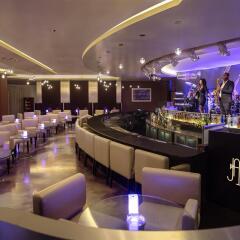 Отель Oryx Rotana гостиничный бар
