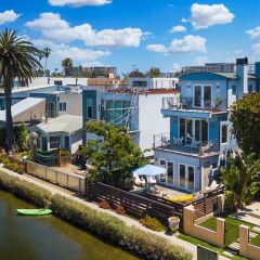 Отель New Listing! Venice Canal-front W/ Pool, Near Beach 5 Bedroom Home США, Лос-Анджелес - отзывы, цены и фото номеров - забронировать отель New Listing! Venice Canal-front W/ Pool, Near Beach 5 Bedroom Home онлайн фото 2