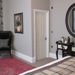 Отель The Grafton Arms Pub & Rooms сейф в номере