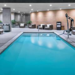 Отель Hampton Inn & Suites Los Angeles/Hollywood США, Лос-Анджелес - 8 отзывов об отеле, цены и фото номеров - забронировать отель Hampton Inn & Suites Los Angeles/Hollywood онлайн бассейн