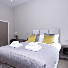 Апартаменты Destiny Scotland Apartments at Nelson Mandela Place комната для гостей фото 2