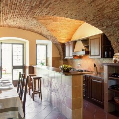Отель Farmhouse With Pool and Large Garden, 50 Acres of Vineyards, Wine Tasting Ареццо фото 11