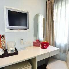 Отель ZEN Rooms Ratchadaphisek Soi Sukruamkan удобства в номере