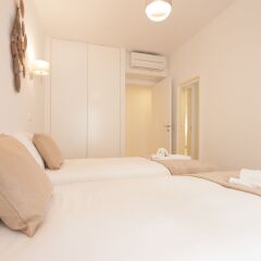 Апартаменты Mouraria Blue Three-Bedroom Apartment w/ Parking - by LU Holidays комната для гостей фото 3