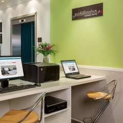 Отель Hilton Garden Inn Vienna South интерьер отеля фото 2
