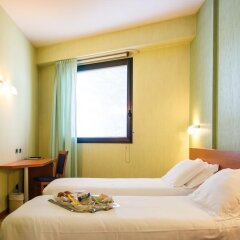 Hotel Concorde Озимо сейф в номере