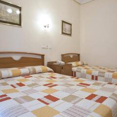 Отель Hostal María Luisa сейф в номере