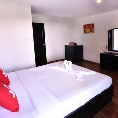 Отель ZenRooms Boss Prakanong Бангкок комната для гостей