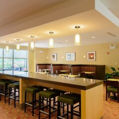 Отель TownePlace Suites by Marriott Frederick гостиничный бар