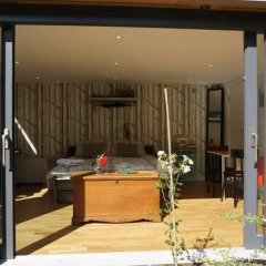 Апартаменты Architect-designed Garden Studio бассейн