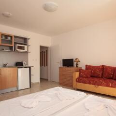 Апартаменты Silver Springs Apartments комната для гостей фото 2