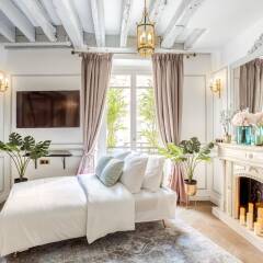 Отель Luxury 4 Bedroom 3 Bathroom Louvre - AC Париж гостиничный бар