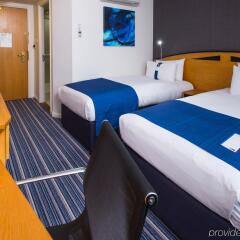 Отель Holiday Inn Express Bristol City Centre сейф в номере