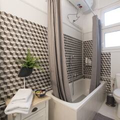 Отель Attractive flat near Acropolis Museum ванная фото 2