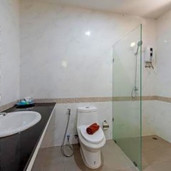Отель Baan Karon Hill Phuket Resort ванная