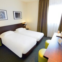 Hotel Kyriad Orly Aéroport Athis Mons комната для гостей фото 3