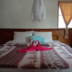 Отель Sleepwhale Lanta Resort At Long Beach Ланта сейф в номере