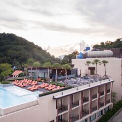 Отель Bandara Phuket Beach Resort бассейн