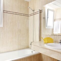 Отель SunConnect Los Delfines Hotel Испания, Кала-эн-Форкат - отзывы, цены и фото номеров - забронировать отель SunConnect Los Delfines Hotel онлайн ванная фото 2