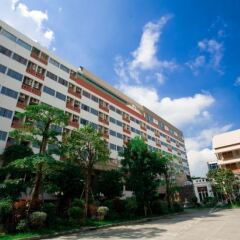 Отель Jolly Suites & Spa Thaphra парковка