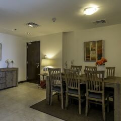Отель One Perfect Stay - Goldcrest Views 1 в номере
