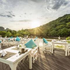 Отель Phi Phi Island Village Beach Resort бассейн