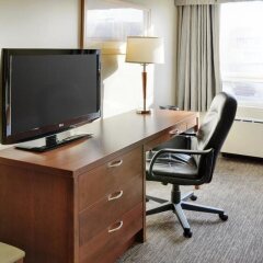 Отель Travelodge by Wyndham Calgary International Airport South Канада, Калгари - отзывы, цены и фото номеров - забронировать отель Travelodge by Wyndham Calgary International Airport South онлайн удобства в номере