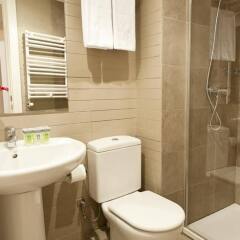 Отель MH Apartments Liceo Испания, Барселона - отзывы, цены и фото номеров - забронировать отель MH Apartments Liceo онлайн ванная фото 2