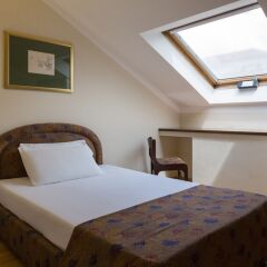 Hotel The Originals Turin Royal (ex Qualys-Hotel) сейф в номере
