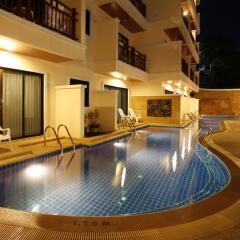 Отель Jiraporn Hill Resort бассейн