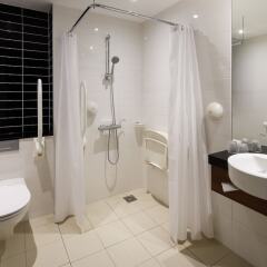 Отель Holiday Inn Express Arnhem ванная фото 2