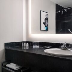 Отель Delta Hotels by Marriott Woodbridge ванная фото 2