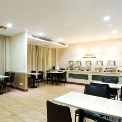 Yijia Holiday Hotel