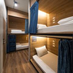 Natee Hostel Бангкок сейф в номере