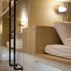 Luz Hostel Бангкок сейф в номере