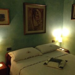 Отель Bed & Breakfast La Casa Delle Rondini Стаффоло сейф в номере