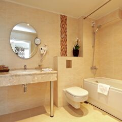 White Rock Castle Suite Hotel ванная