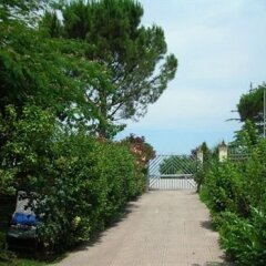 Отель La Collina Di Abbadia Озимо парковка
