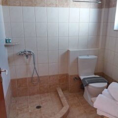 Отель Laza Beach Inn Греция, Агистри - отзывы, цены и фото номеров - забронировать отель Laza Beach Inn онлайн ванная