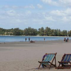 Отель D.R. Lanta Bay Resort пляж фото 2