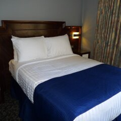 Отель The Deluxe Hotel Vancouver Канада, Ванкувер - отзывы, цены и фото номеров - забронировать отель The Deluxe Hotel Vancouver онлайн сейф в номере