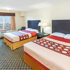 Отель Super 8 by Wyndham Calgary/Airport Канада, Калгари - отзывы, цены и фото номеров - забронировать отель Super 8 by Wyndham Calgary/Airport онлайн комната для гостей фото 4